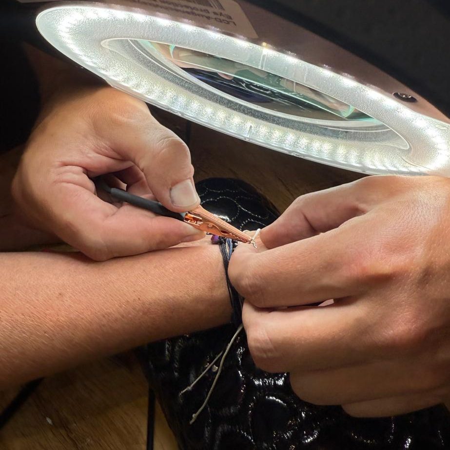 attaching of a permanent bracelet at charm bar prague